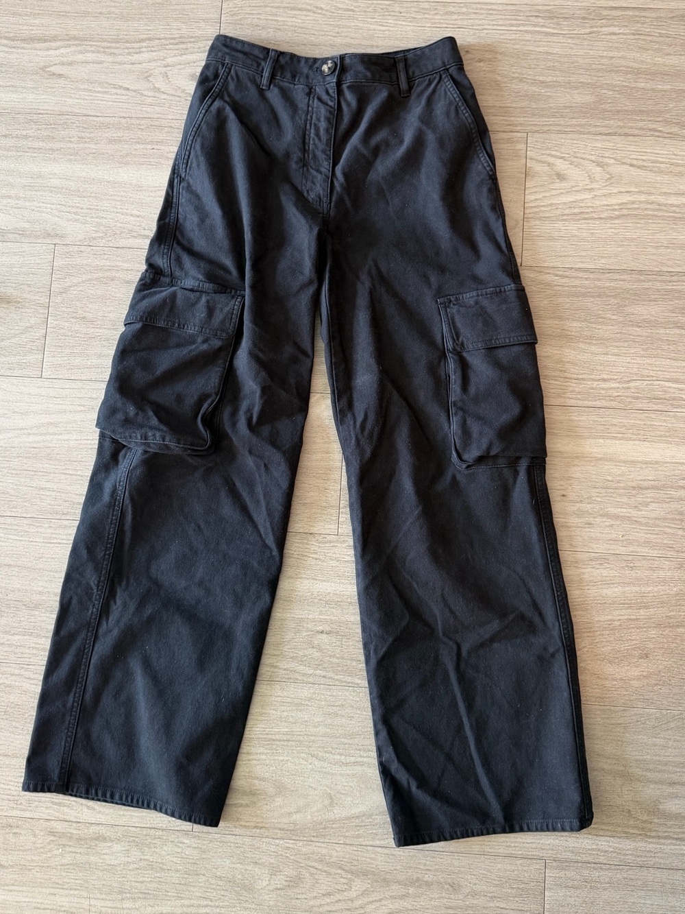 Aritzia Wide-Leg Cargo Pants